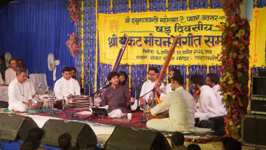 Mahesh Kale Offers Musical Seva at Varanasi’s Sankat Mochan Temple